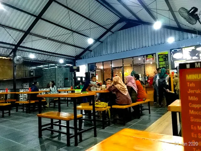 Ayam Goreng Nelongso Madiun