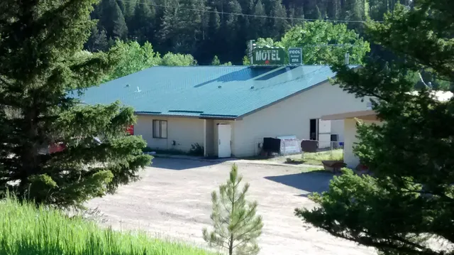 Cougar Canyon Lodge & Escape Hotel Lounge & Restaurant