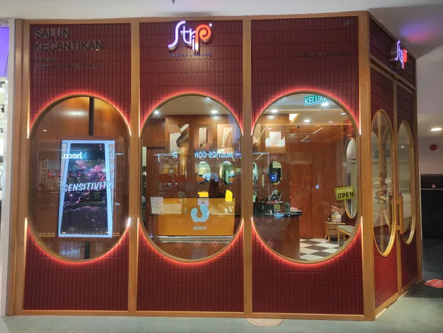 Strip Sunway Pyramid