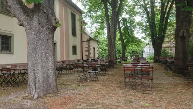 Altes Pfarrhaus - Biergarten Kastanienhof