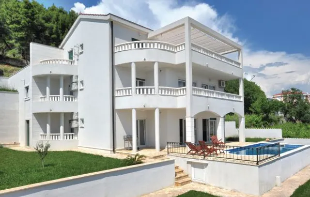 Idyllic villa with pool, view, near Split