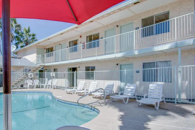 Redding Inn & Suites