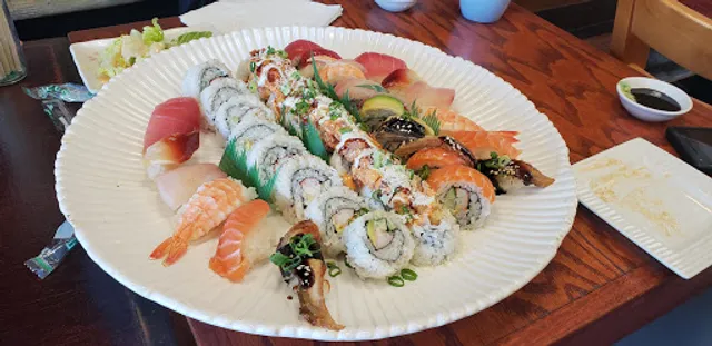 Honolulu Sushi at Keʻeaumoku