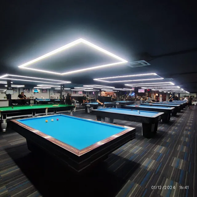Double Kiss Pool and Sports Lounge