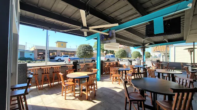 EL PATIO BAR & GRILL