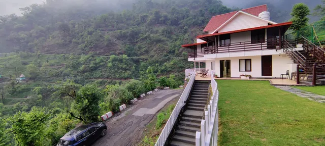 Madhuram Villa (Luxury Home Stay)