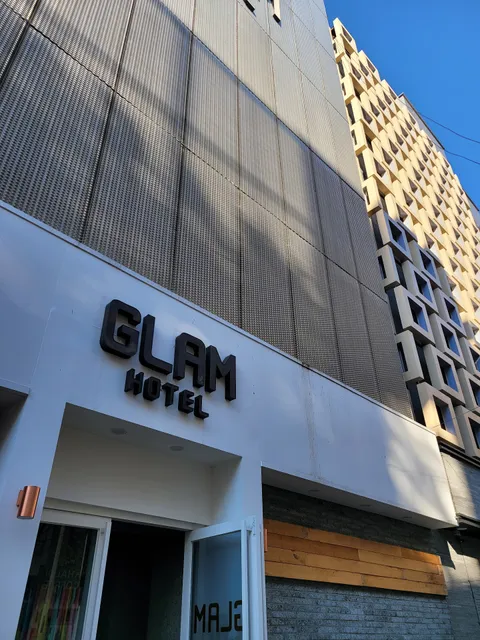 Glam Hotel