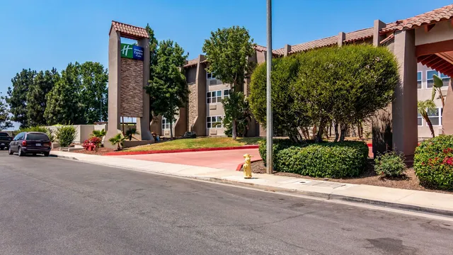 Holiday Inn Express & Suites Camarillo by IHG