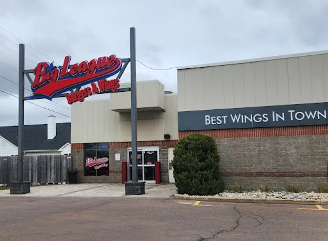 Big League Burgers & Wings