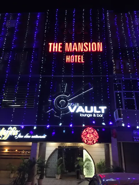 OYO The Mansion Hotel