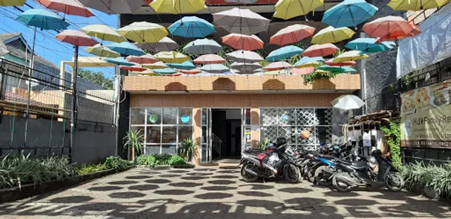 Rumah HUK Family Resto