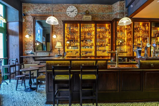 The Erin's Flag Irish Pub