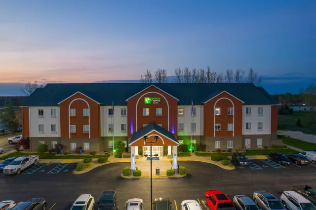 Holiday Inn Express & Suites Bedford by IHG