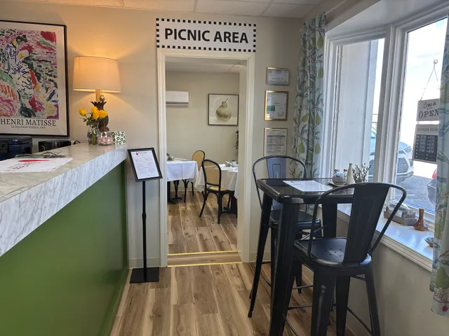 The Ruby Pear - Lunch & More