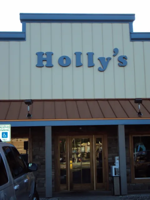 Holly's Restaurant & Pub