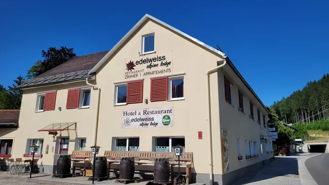 Edelweiss Alpine Lodge