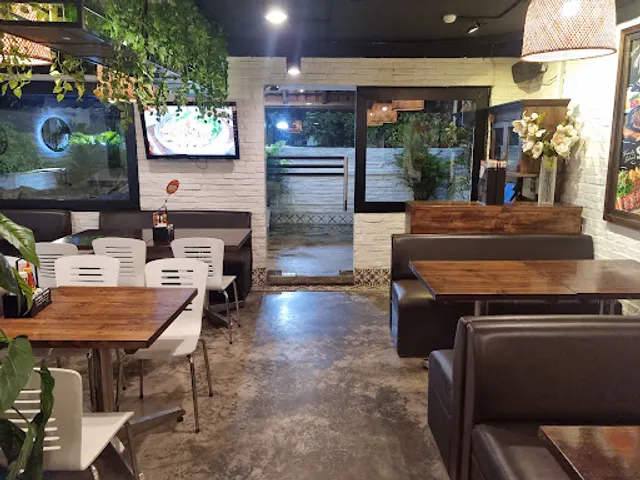 Al Fresco's Phan Xích Long