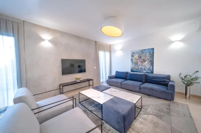 Art Apartment In Mamila