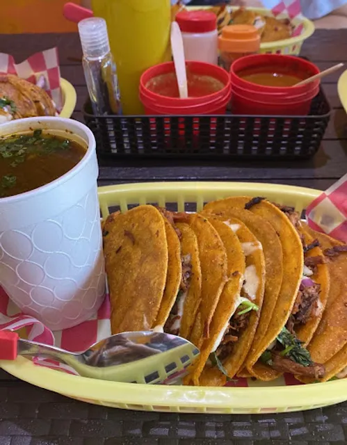 Birria de res “La Mamalona”