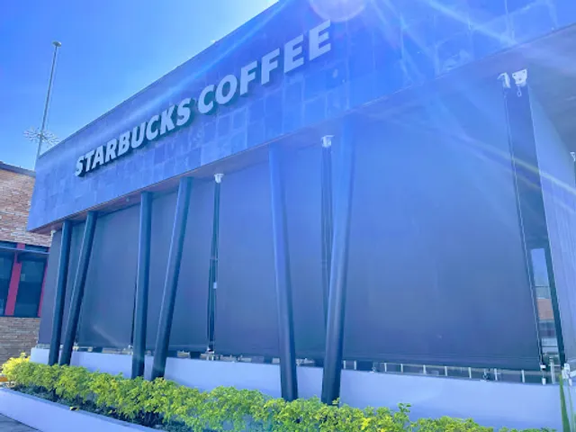 Starbucks Plaza Atrios DT