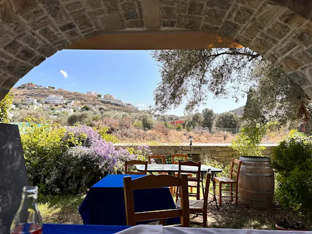 Minoan Parassies. Cretan Traditional Restaurant.