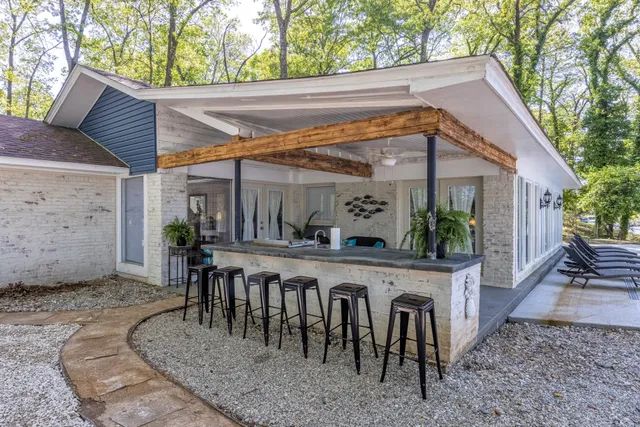 Mermaid Manor on Lake Hamilton