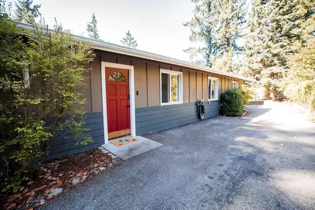 Cozy Haven with hot tub near Bangor base and hospital