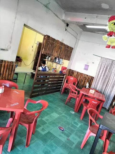 Loncheria "Los 3 retoños"