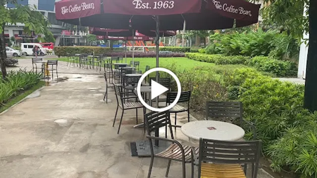 The Coffee Bean & Tea Leaf Garden Row