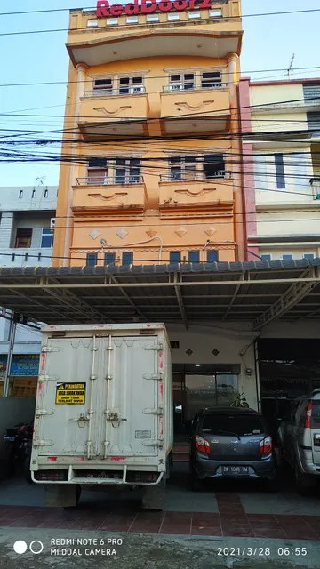 RedDoorz near Yuki Simpang Raya Mall Medan 2