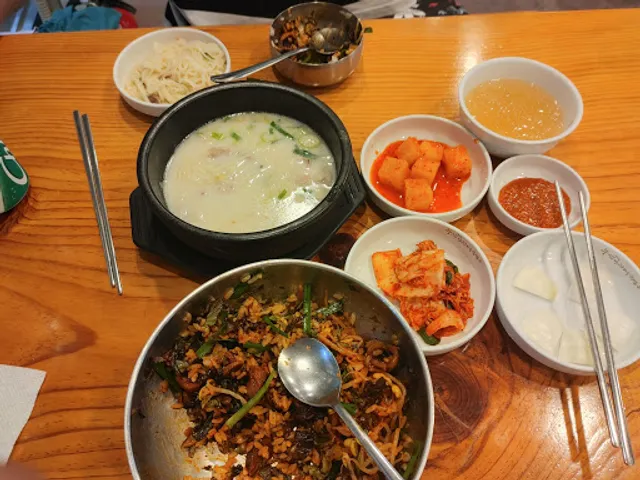 부산아지매국밥 뱅뱅사거리점