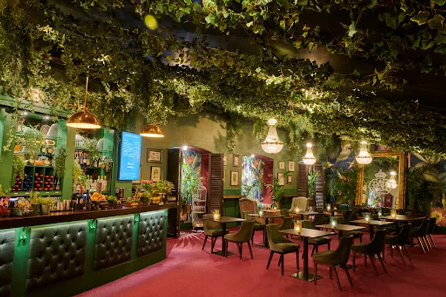 Kensington Garden Bar