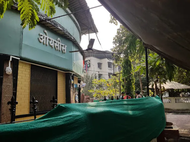 Oasis Restaurant & Bar