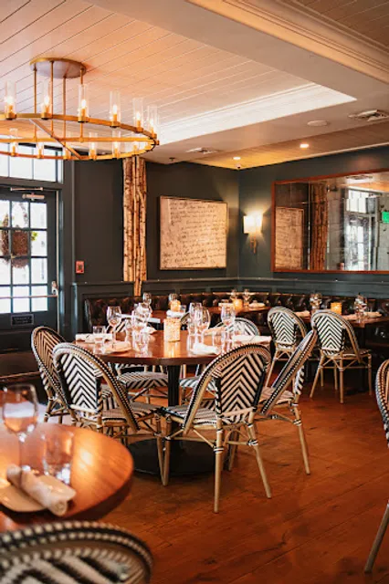 Besos Tapas & Wine Bar