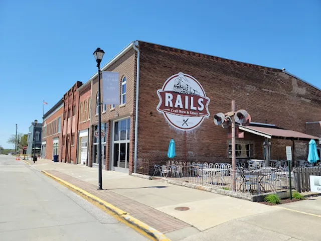 Rails Craft Brew & Eatery