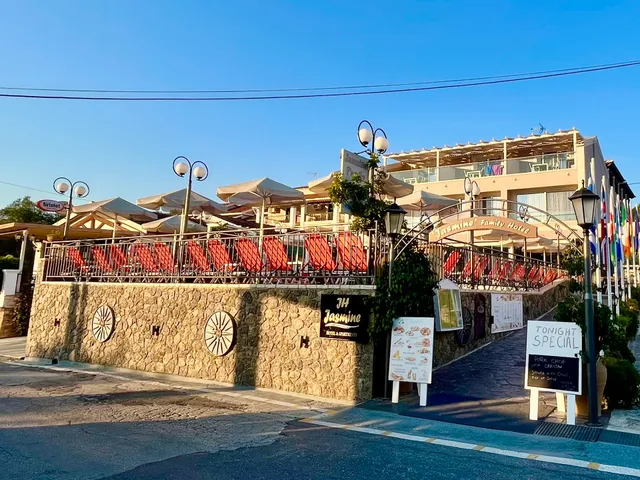 Jasmine Pool Bar & Apartments