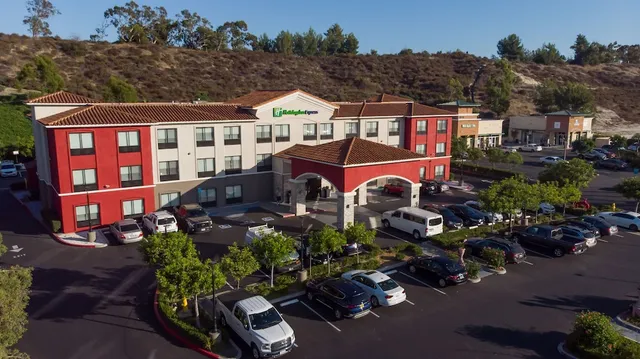 Holiday Inn Express & Suites Lake Forest - Irvine East by IHG