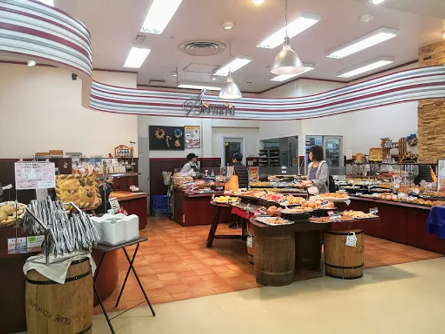 ベルナール菰野店