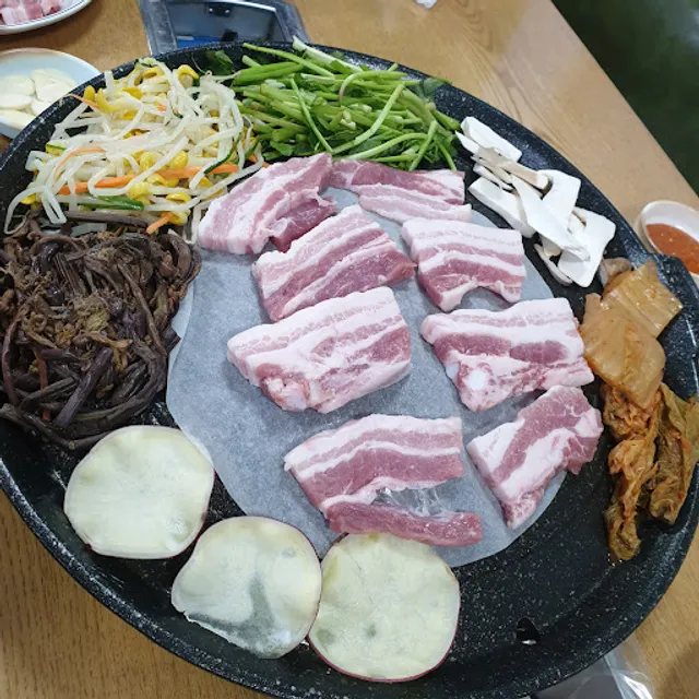 더덕솥뚜껑삼겹살