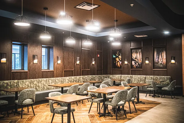 On The Rocks Bourbon Bar & Restaurant