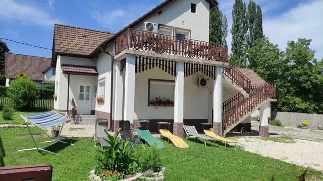 Gyöngyike Apartmanház
