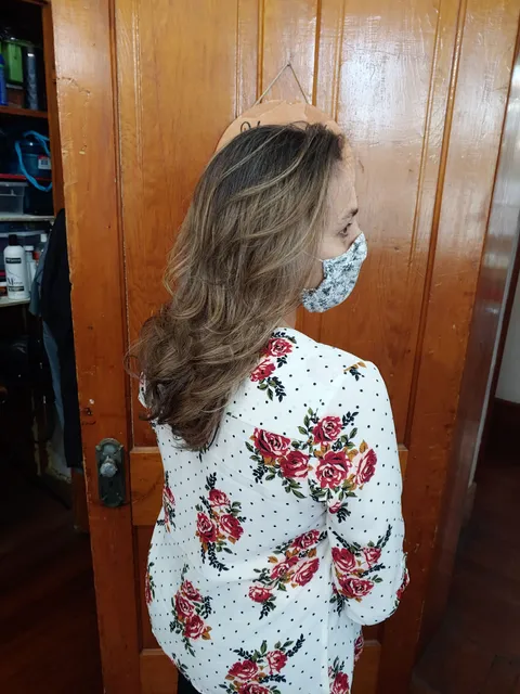 Angelin De' Carlo Salon