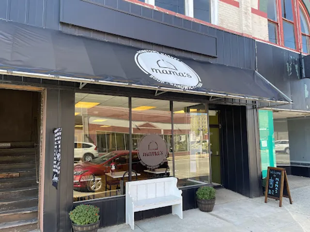 Mama’s Hometown Market