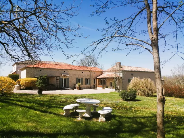 Le Hameau de Galice: Gîtes et Chambres d'hôtes avec piscine chauffée et spa, salle de réception, proche Bergerac