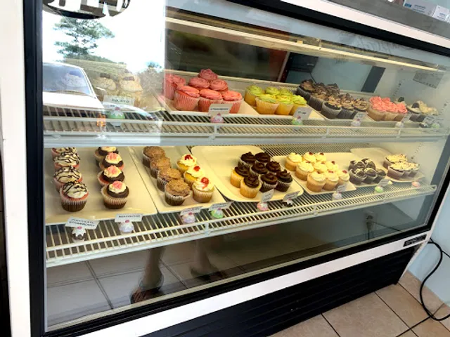 Treats & Sweets Cakery