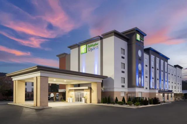Holiday Inn Express Toledo North by IHG