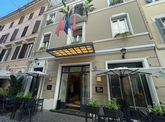 Little Queen Pantheon