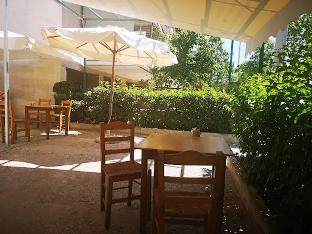 Paradeisos Oinomageirio