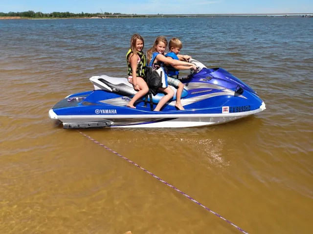 Bramble's Canvas & Upholstery Services