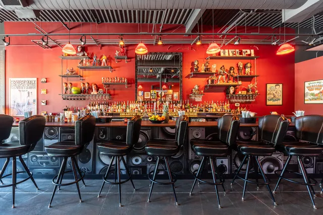 Vive le Rock! Lounge & Record Store